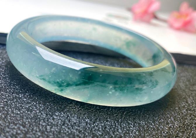 怎樣區(qū)分翡翠的種水？